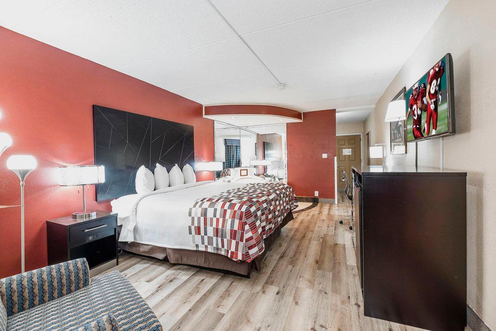 Red Roof Inn & Suites Мейкон Экстерьер фото
