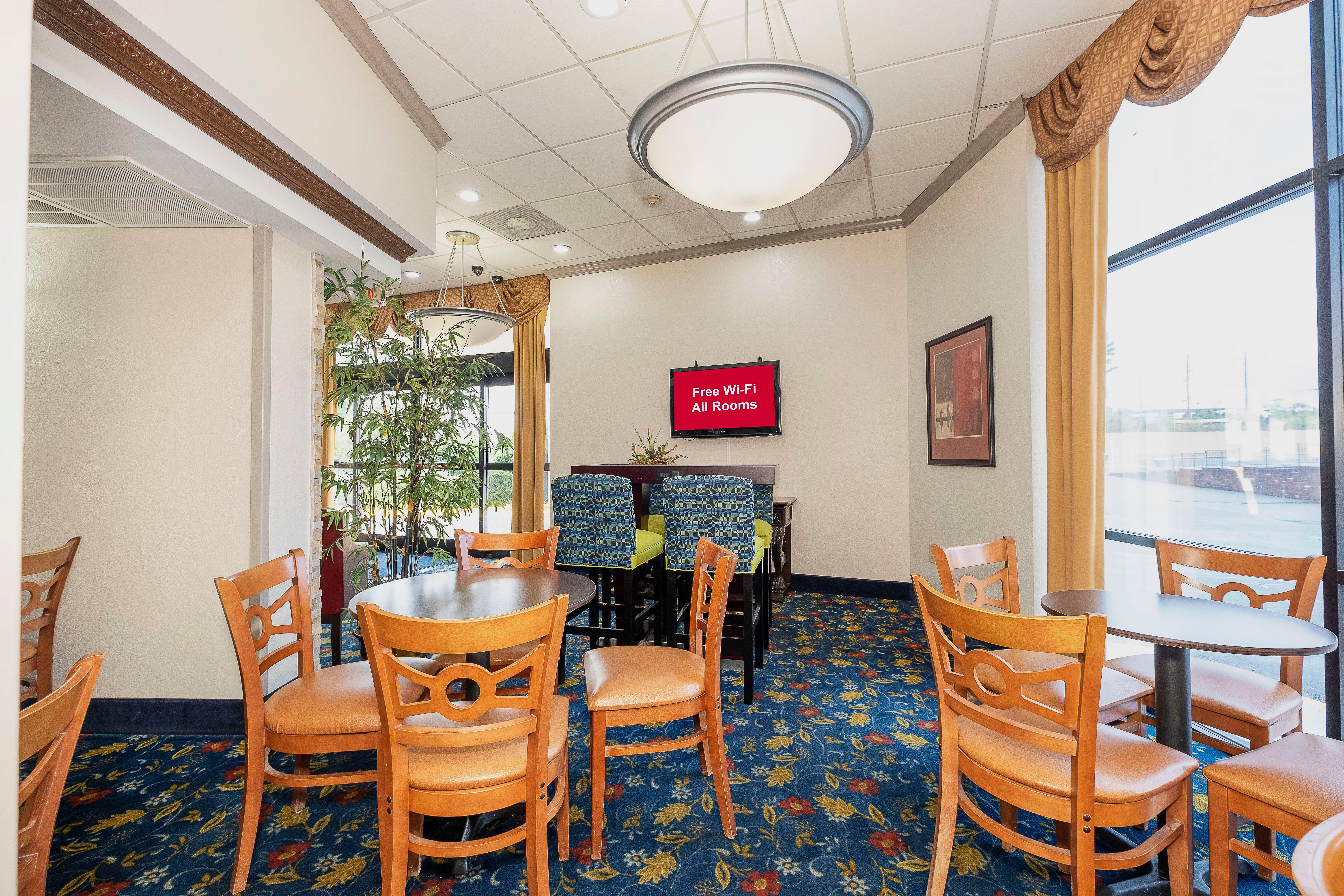 Red Roof Inn & Suites Мейкон Экстерьер фото