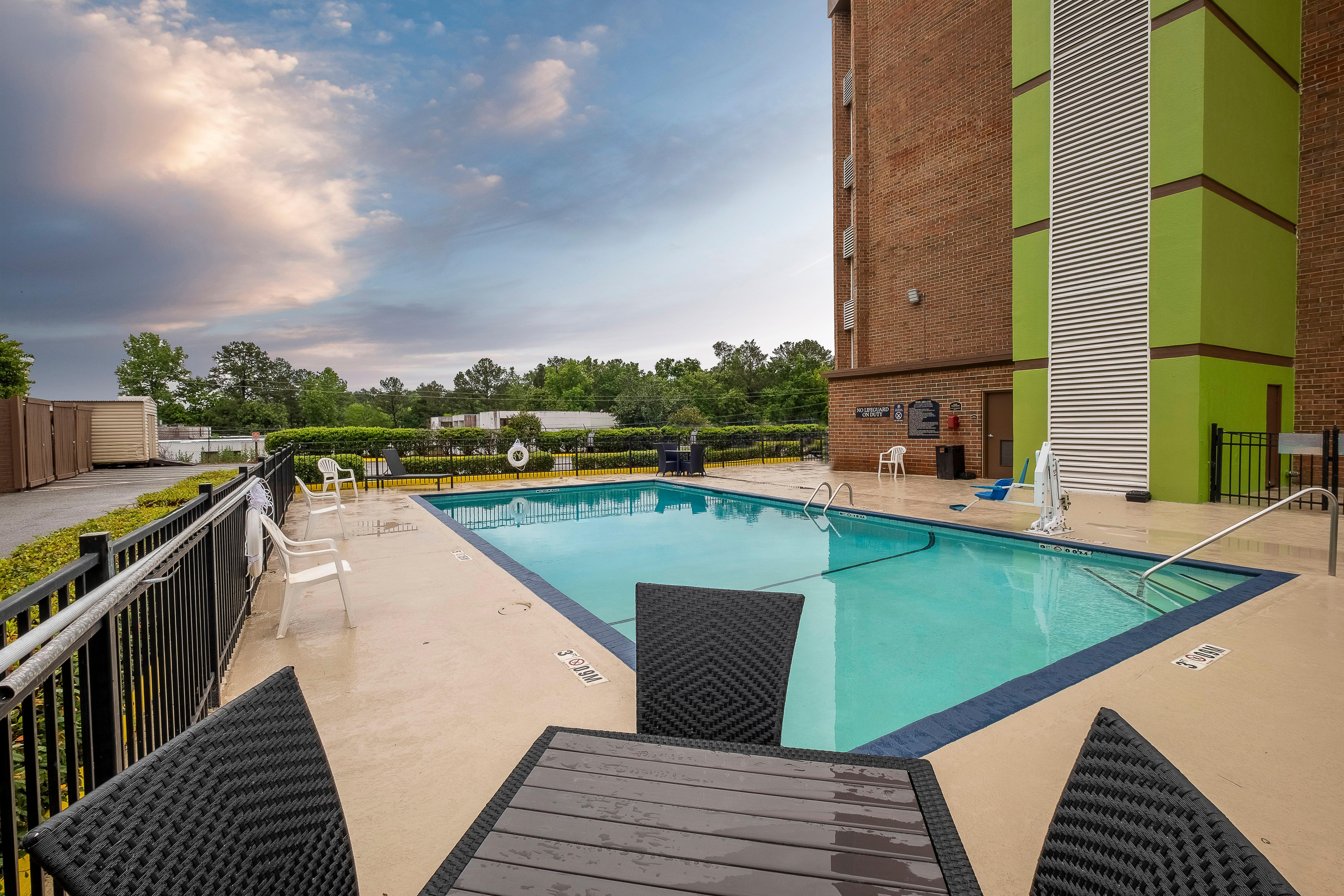 Red Roof Inn & Suites Мейкон Экстерьер фото