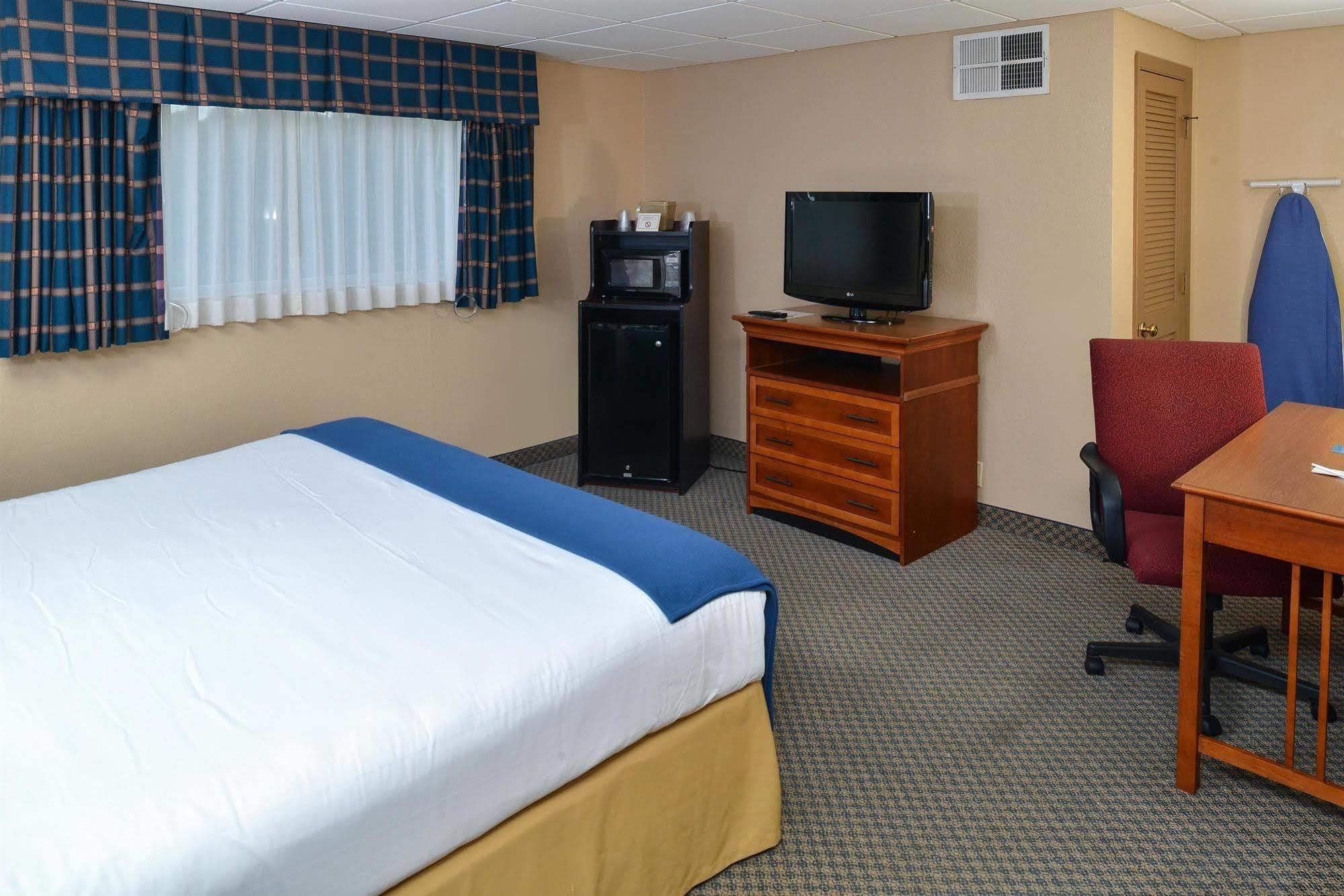 Red Roof Inn & Suites Мейкон Экстерьер фото