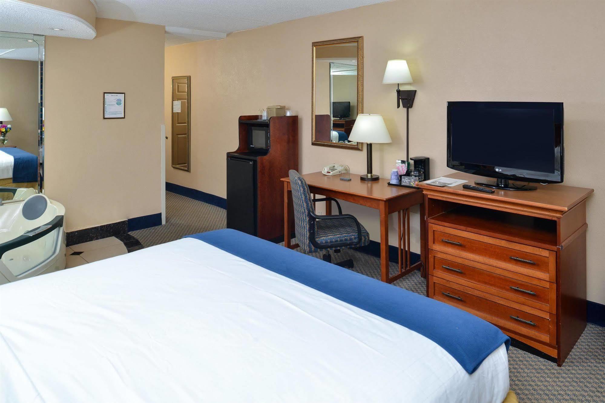 Red Roof Inn & Suites Мейкон Экстерьер фото